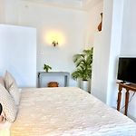 Calamari Homes - Centenario 406 - Walled City